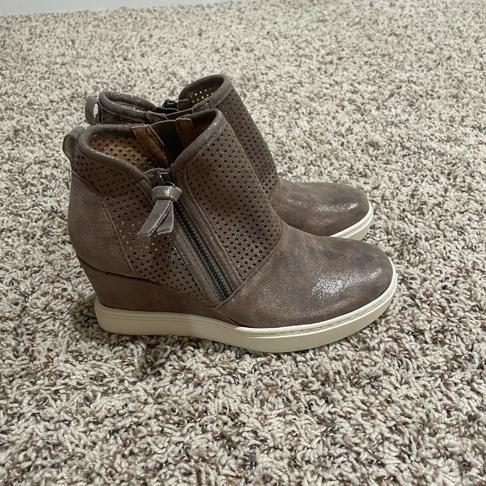 NWOT wedges sofft - Picture 10 of 10